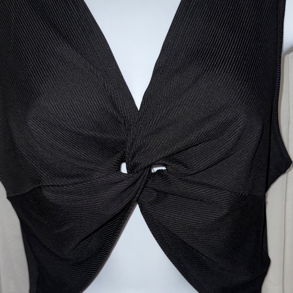 SHEIN Black Knot-Front Sleeveless Crop Top - Picture 3 of 7
